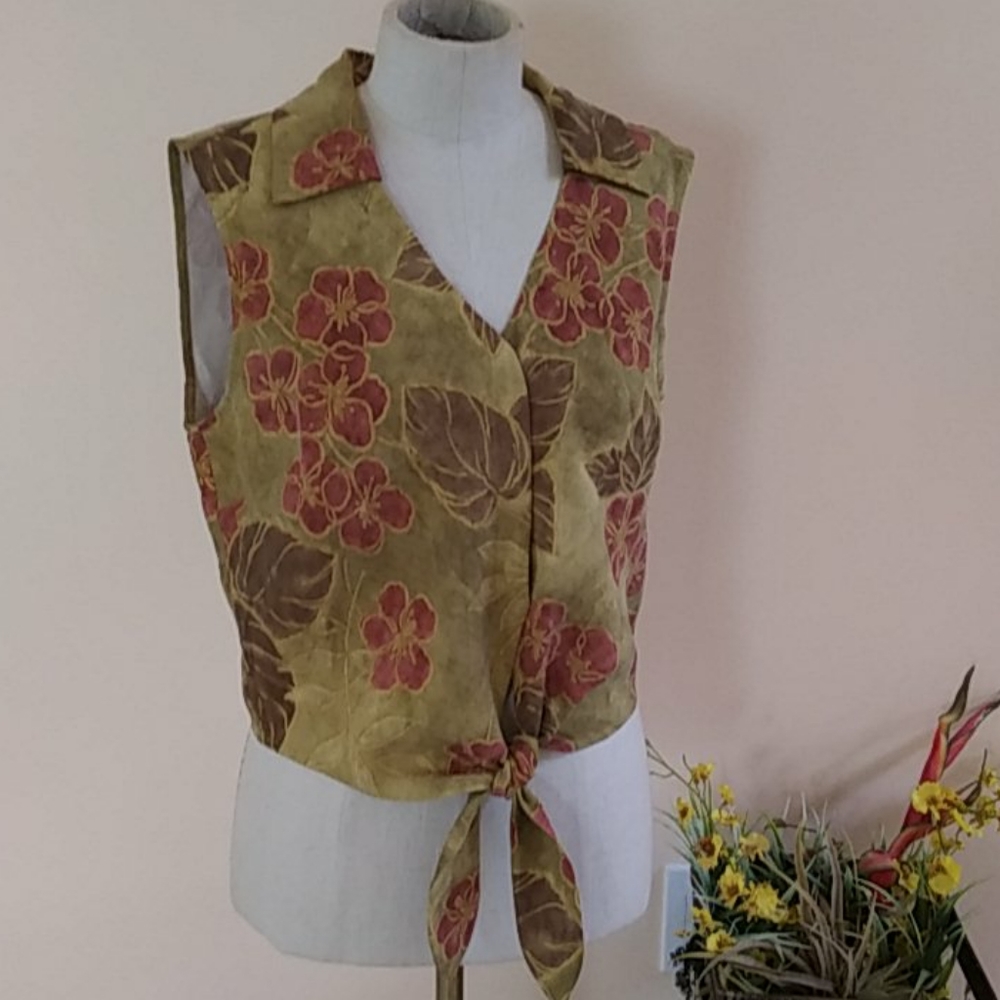 Tommy Bahama Vest. - Picture 1 of 5
